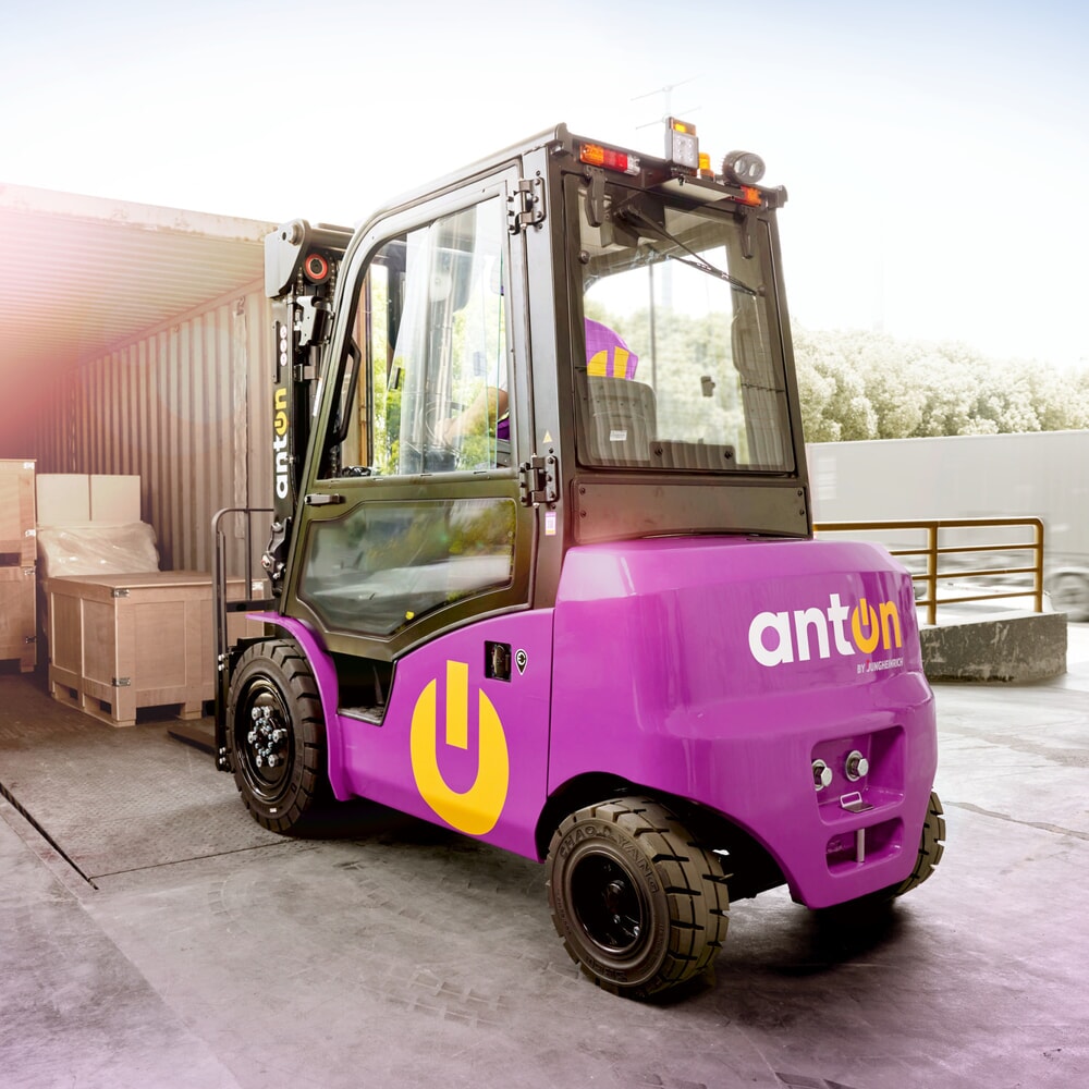 Produktbild nr 9: AntOn by Jungheinrich elektriska gaffeltruckar CBH 3.0 med tredelat teleskopstativ, lyfthöjd 4 800 mm, lastkapacitet 3 000 kg, väderskyddshytt Comfort, inkl. extern laddare 80 V, 60 A, CEE, 4-polig