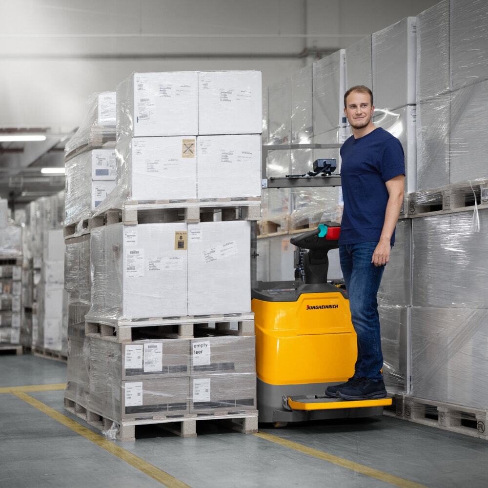 Produktbild nr 16: Jungheinrich ERC 110i ZZ elektrisk höglyftare med förarplattform, tvådelat teleskopstativ, lyfthöjd 2 300 mm, lastkapacitet 1 000 kg, proportionalhydraulik