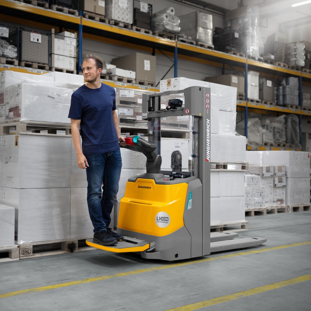 Produktbild nr 17: Jungheinrich ERC 110i ZZ elektrisk höglyftare med förarplattform, tvådelat teleskopstativ, lyfthöjd 2 300 mm, lastkapacitet 1 000 kg, proportionalhydraulik