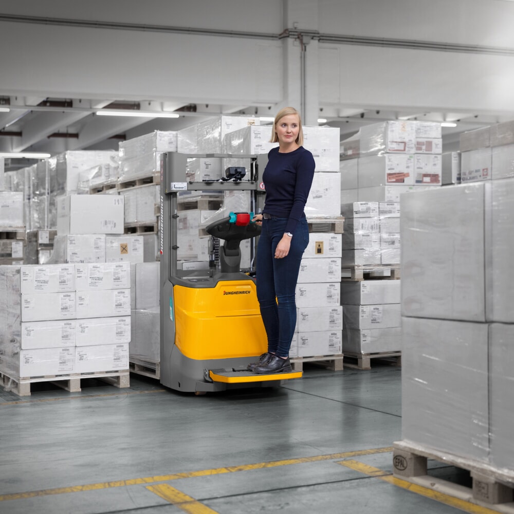 Produktbild nr 8: Jungheinrich ERC 110zi ZT elektrisk höglyftare med förarplattform, tvådelat teleskopstativ, lyfthöjd 2 300 mm, lastkapacitet 1 000 kg, proportionalhydraulik