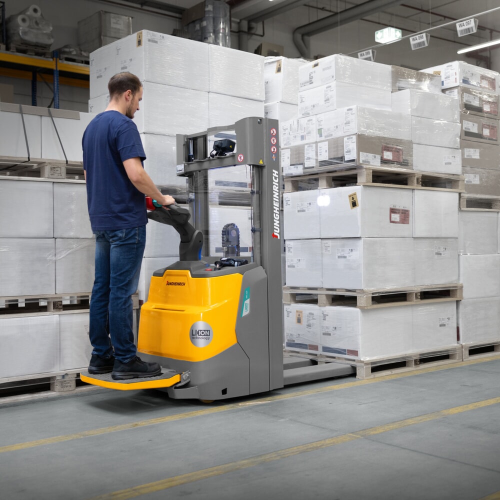 Produktbild nr 11: Jungheinrich ERC 110zi ZT elektrisk höglyftare med förarplattform, tvådelat teleskopstativ, lyfthöjd 2 300 mm, lastkapacitet 1 000 kg, proportionalhydraulik
