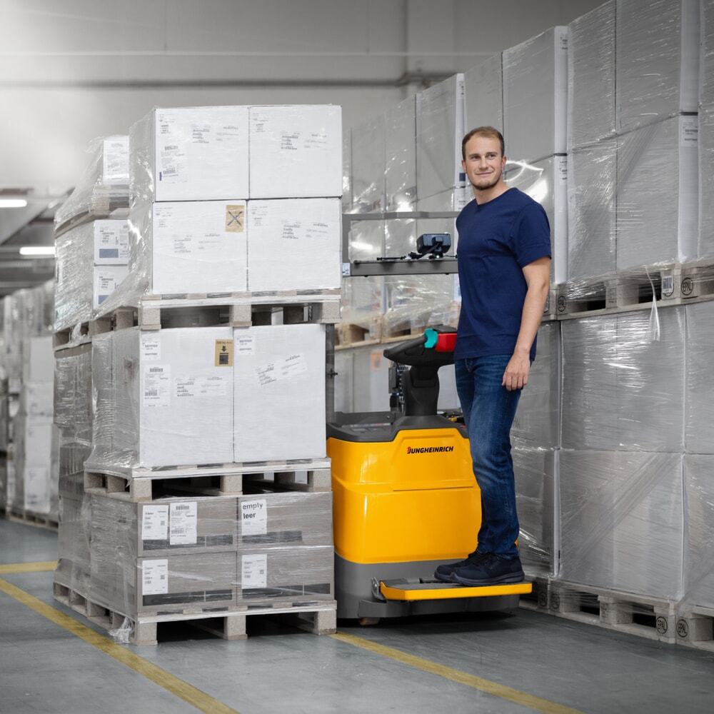 Produktbild nr 12: Jungheinrich ERC 110zi ZT elektrisk höglyftare med förarplattform, tvådelat teleskopstativ, lyfthöjd 2 300 mm, lastkapacitet 1 000 kg, proportionalhydraulik