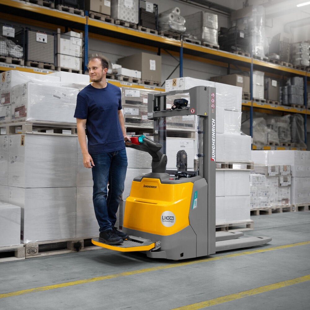 Produktbild nr 13: Jungheinrich ERC 110zi ZT elektrisk höglyftare med förarplattform, tvådelat teleskopstativ, lyfthöjd 2 300 mm, lastkapacitet 1 000 kg, proportionalhydraulik